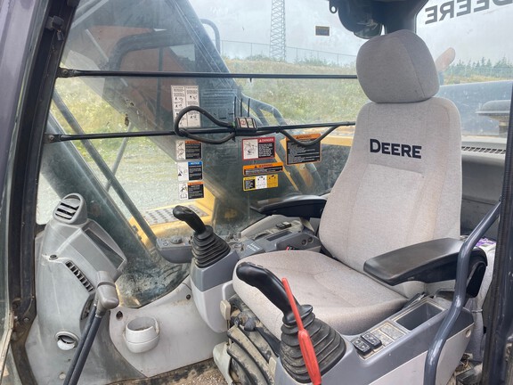 2016 John Deere 210G LC