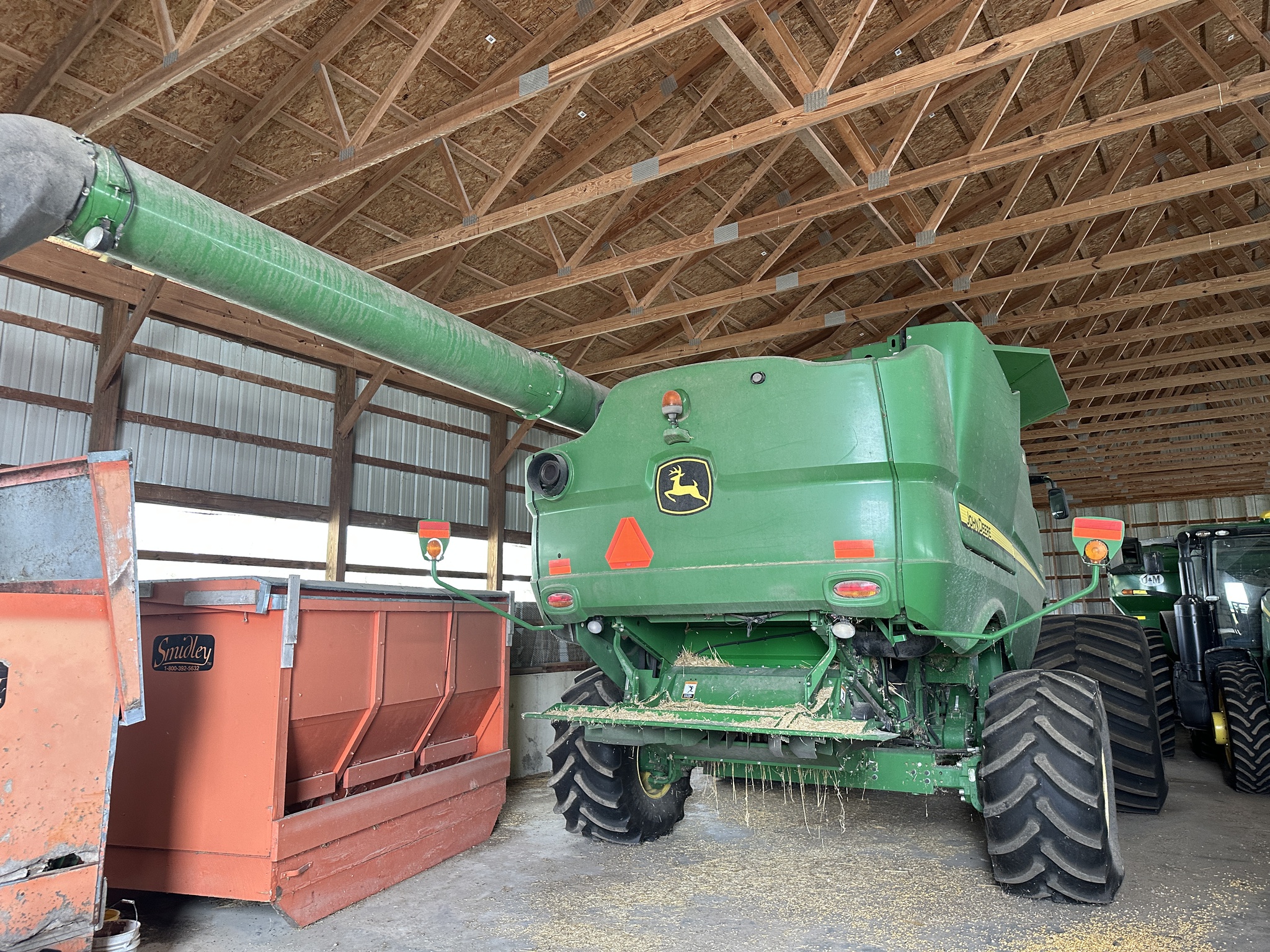2015 John Deere S670 Image 3