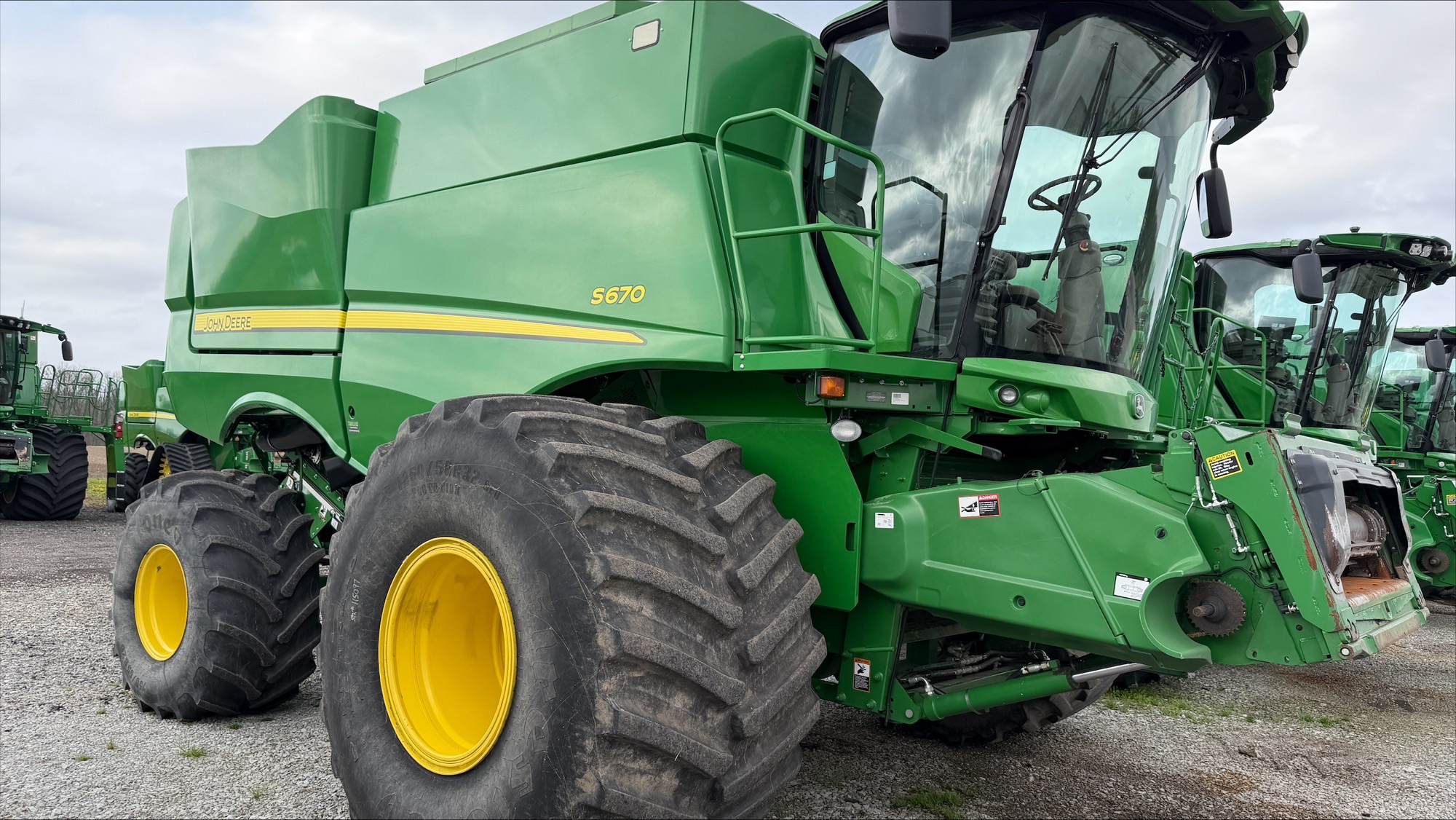 2015 John Deere S670 Image 6