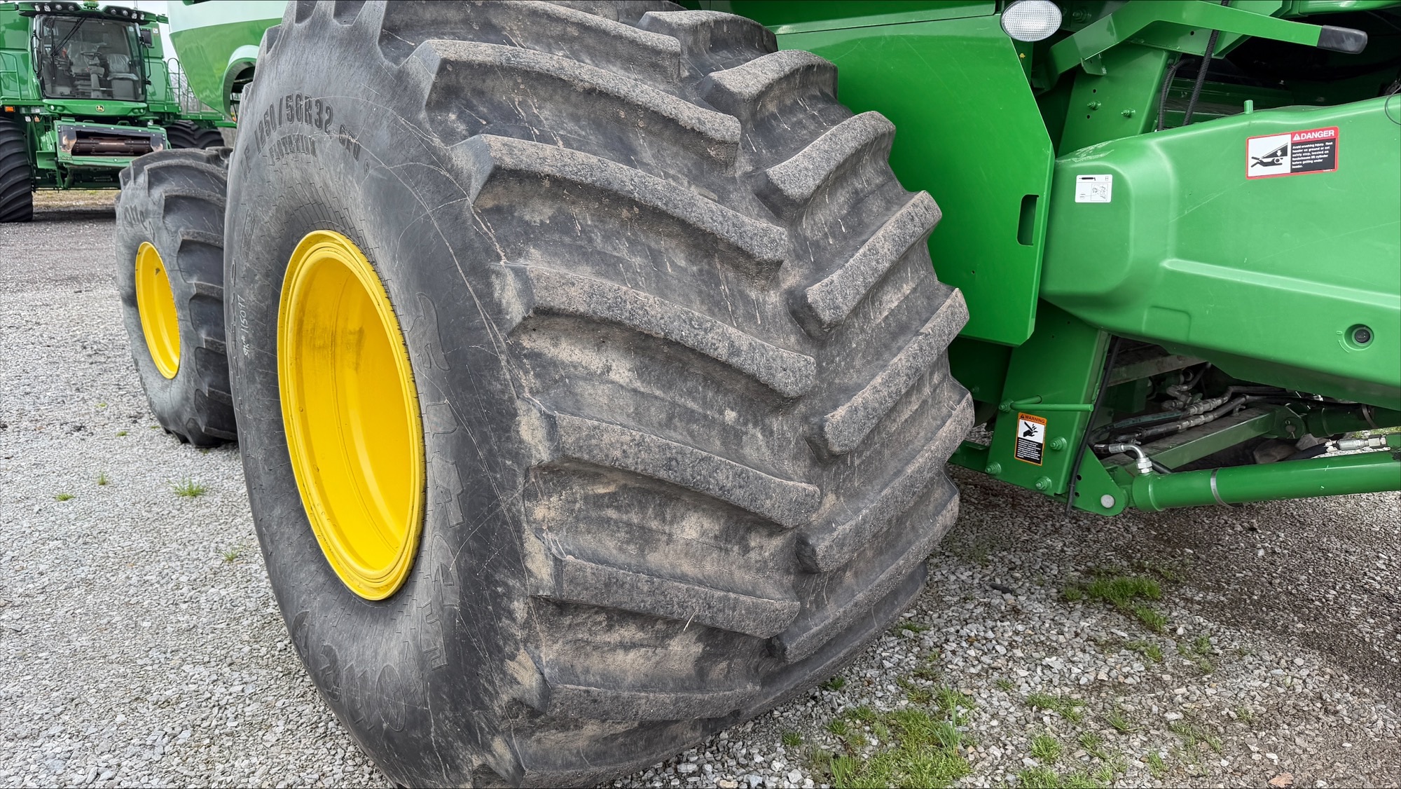 2015 John Deere S670 Image 21