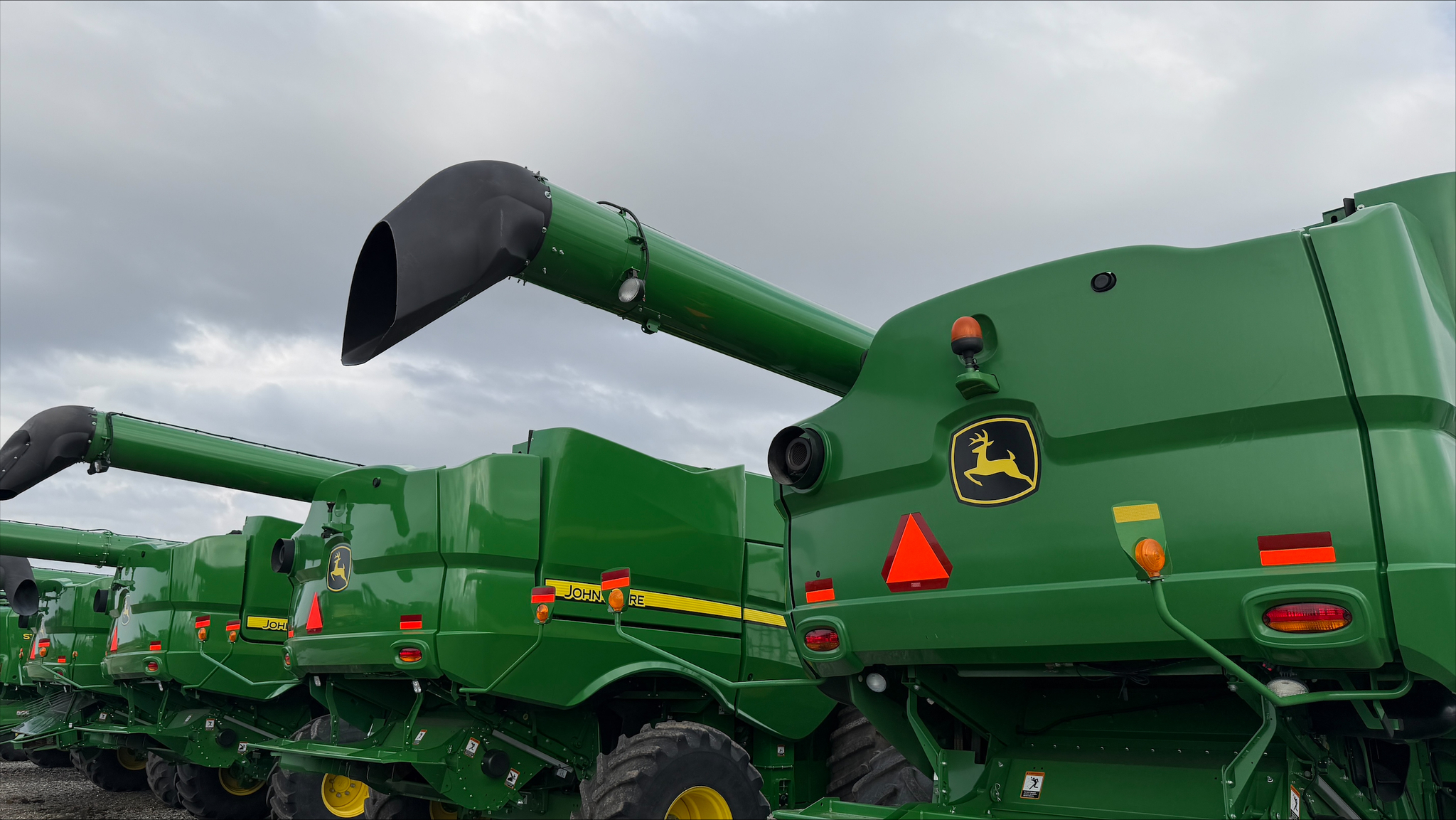 2015 John Deere S670 Image 10