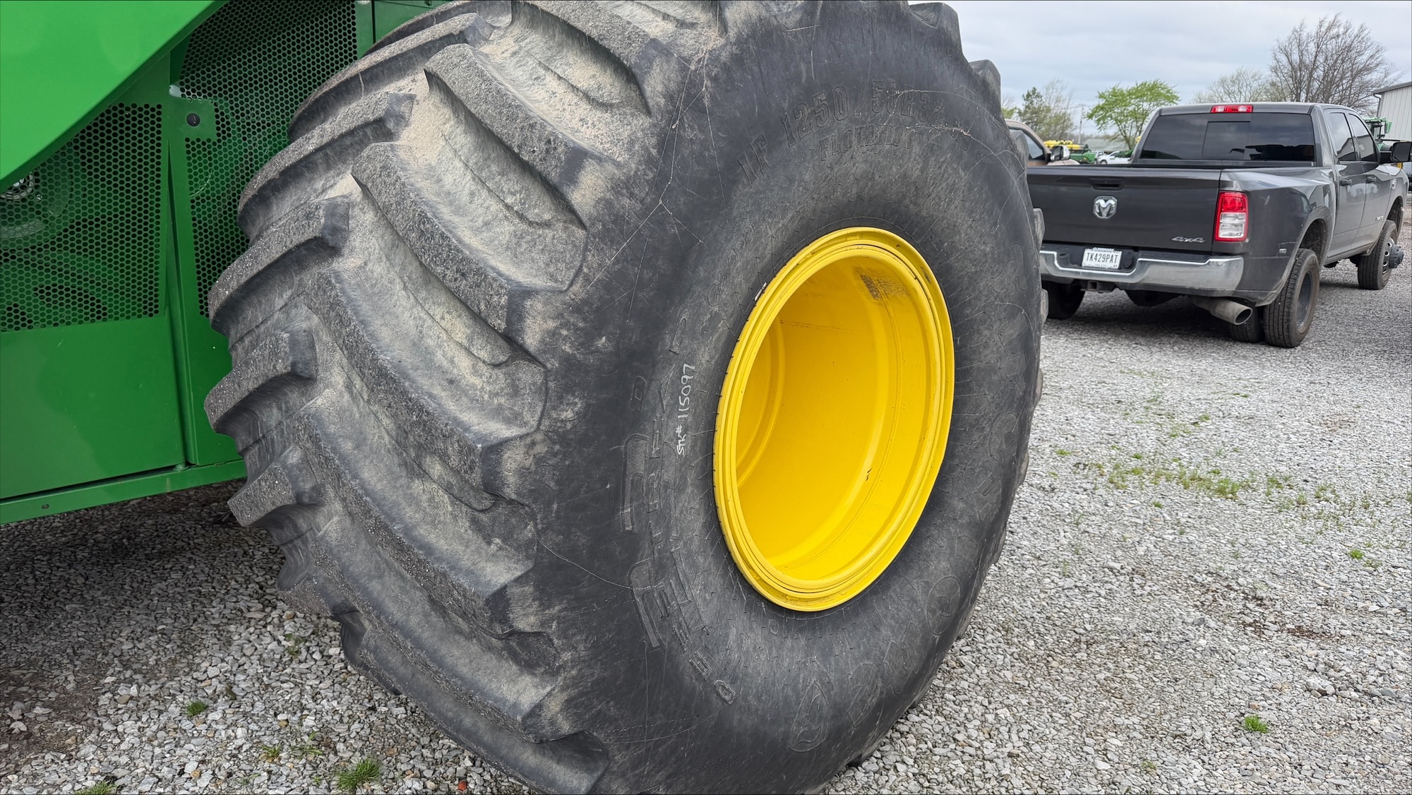 2015 John Deere S670 Image 15