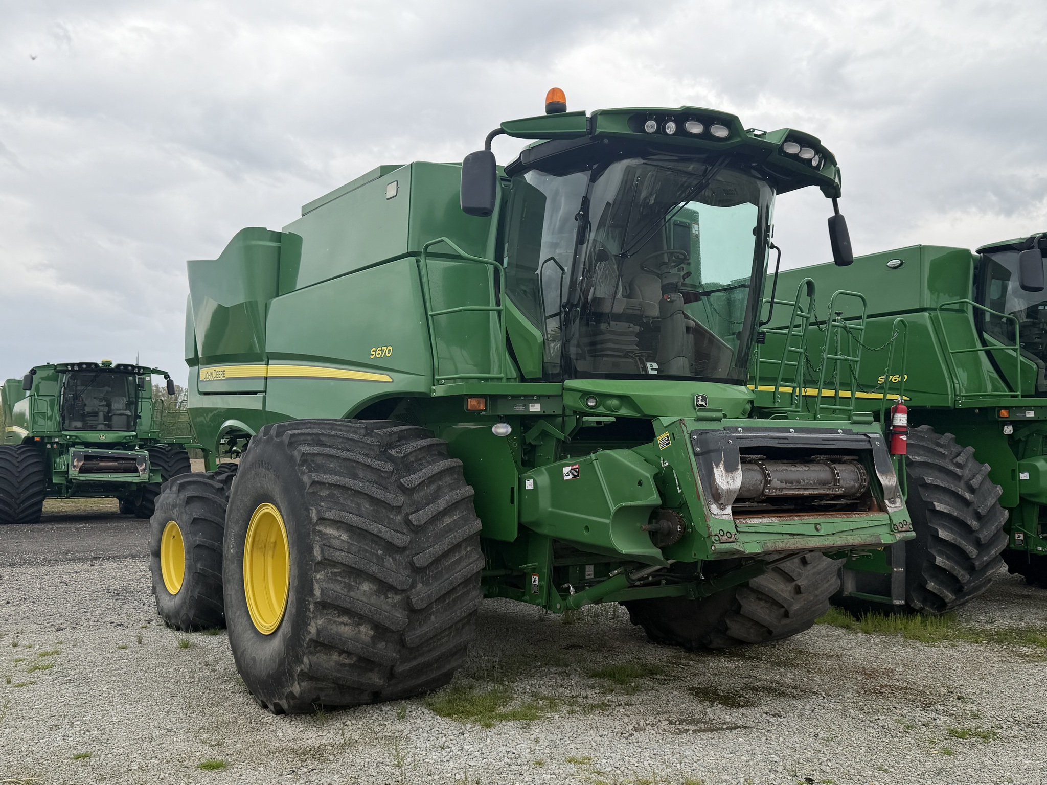2015 John Deere S670 Image 2