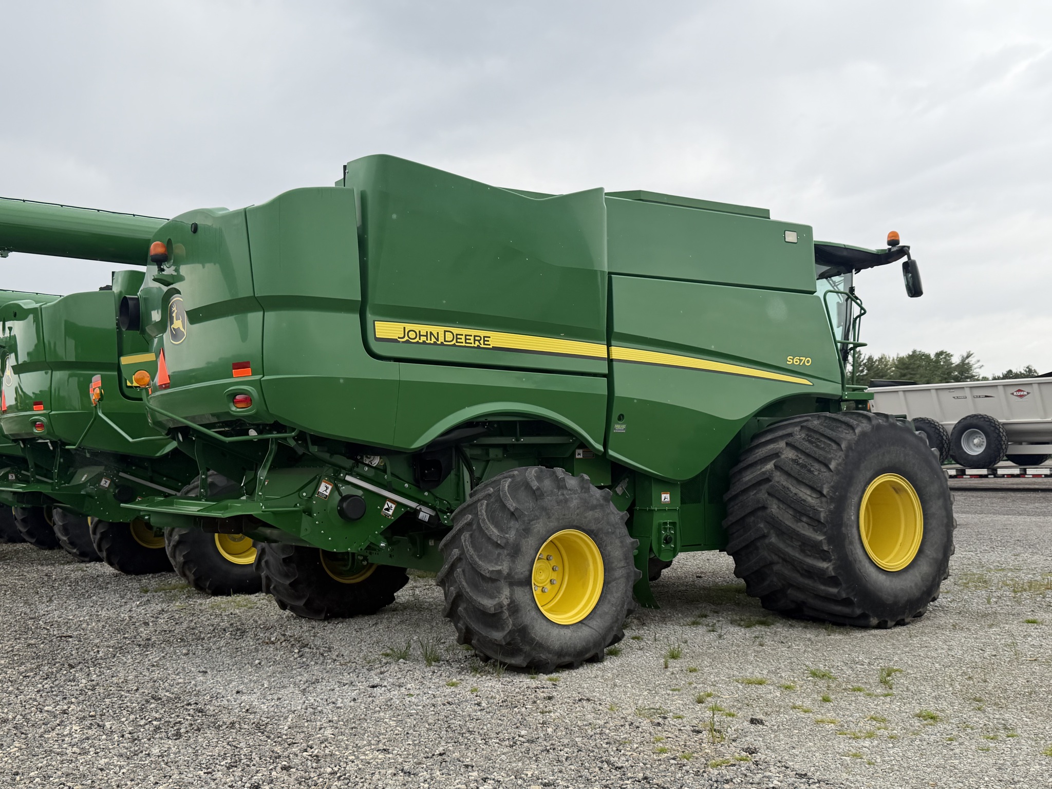 2015 John Deere S670 Image 4
