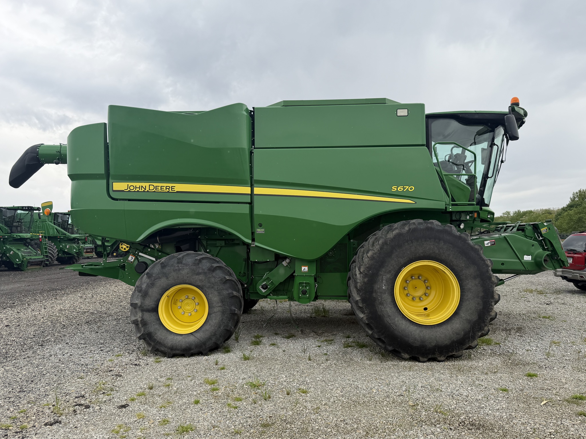 2015 John Deere S670 Image 3