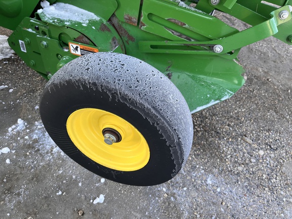 2024 John Deere 561M - Photo10