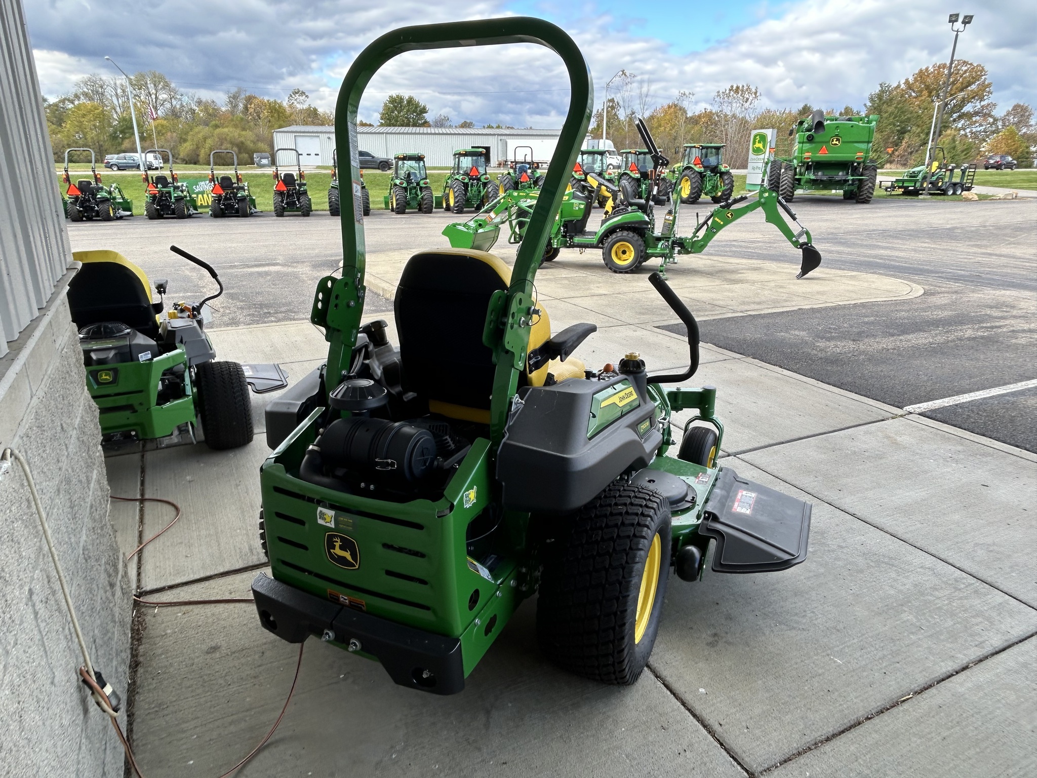 2025 John Deere Z920M Image 3