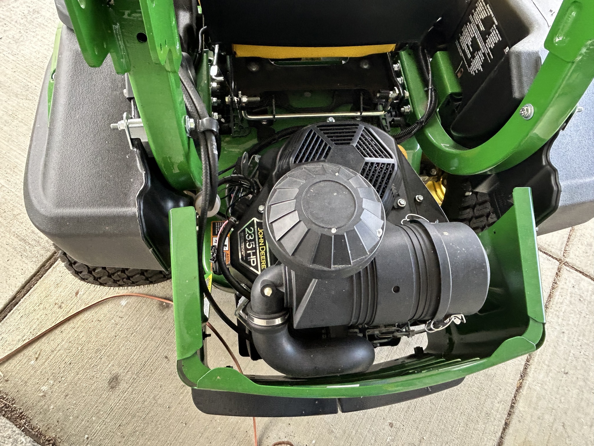 2025 John Deere Z920M Image 4