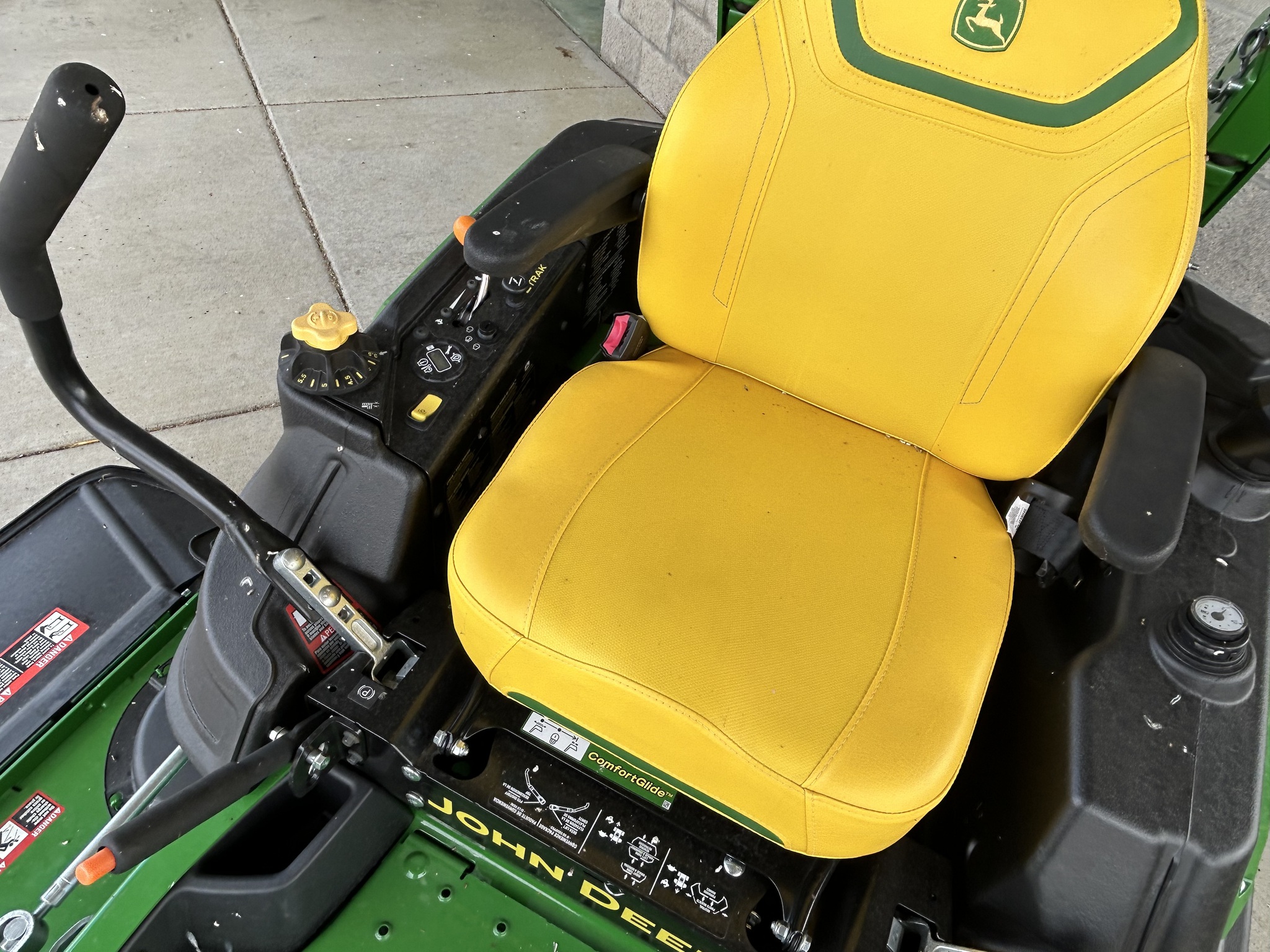 2025 John Deere Z920M Image 5