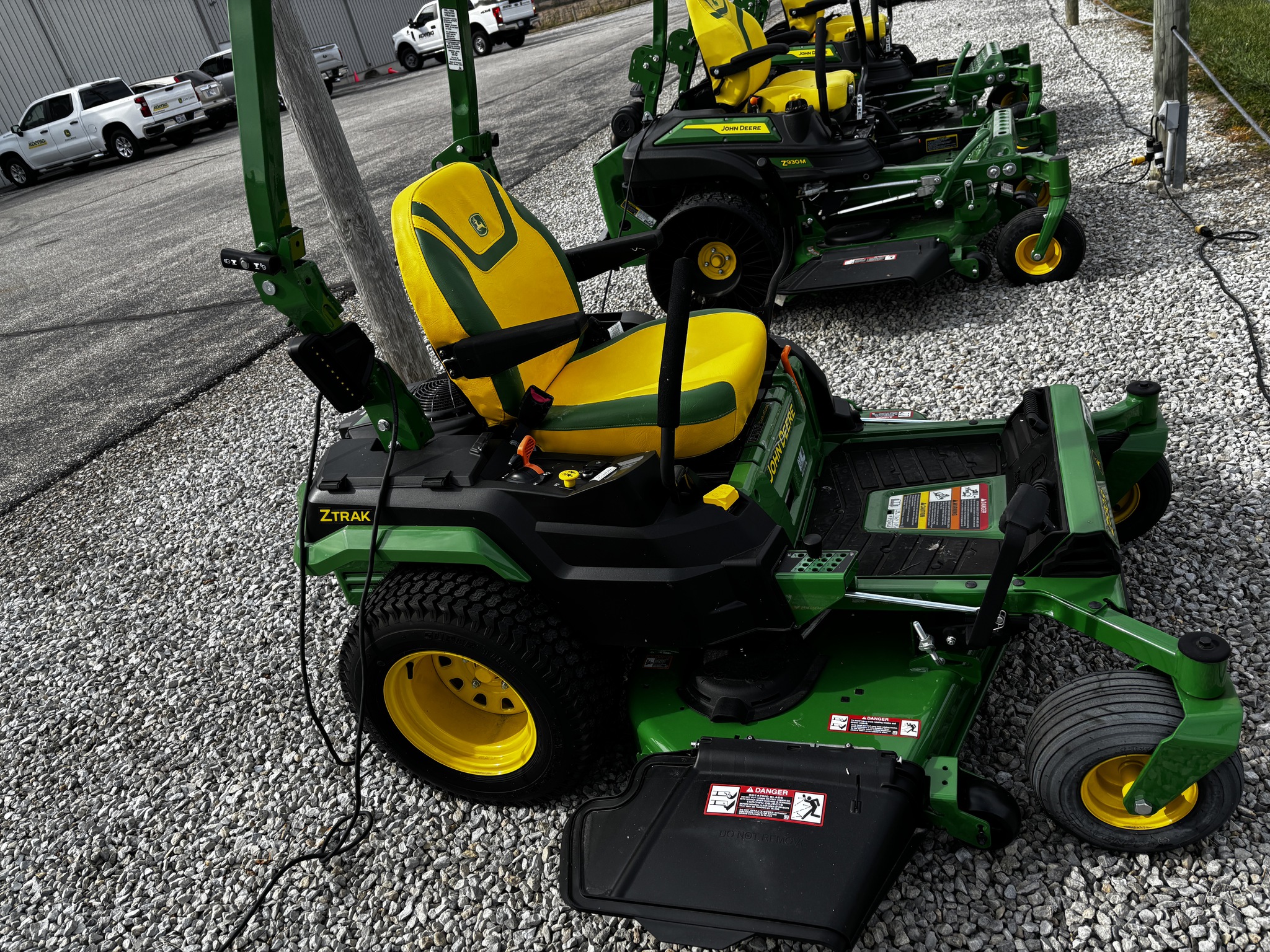 Used 2025 John Deere Z530R Zero Turn Mowers at Koenig Equipment in Richmond, IN - PhotoXL1