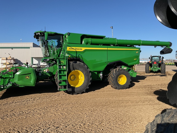 Used 2025 John Deere S7 800 Combines at Horizon Ag & Turf in Westlock, AB - Photo3