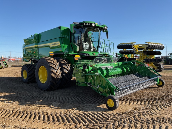 Used 2025 John Deere S7 800 Combines at Horizon Ag & Turf in Westlock, AB - Photo8