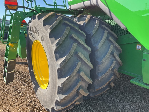 Used 2025 John Deere S7 800 Combines at Horizon Ag & Turf in Westlock, AB - Photo11