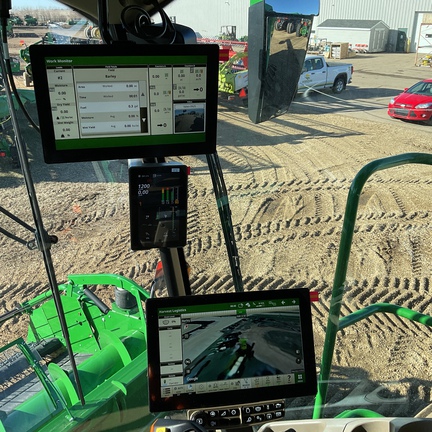 Used 2025 John Deere S7 800 Combines at Horizon Ag & Turf in Westlock, AB - Photo24