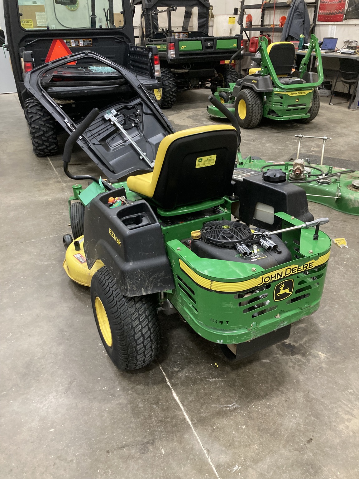 2011 John Deere Z225 Image 1