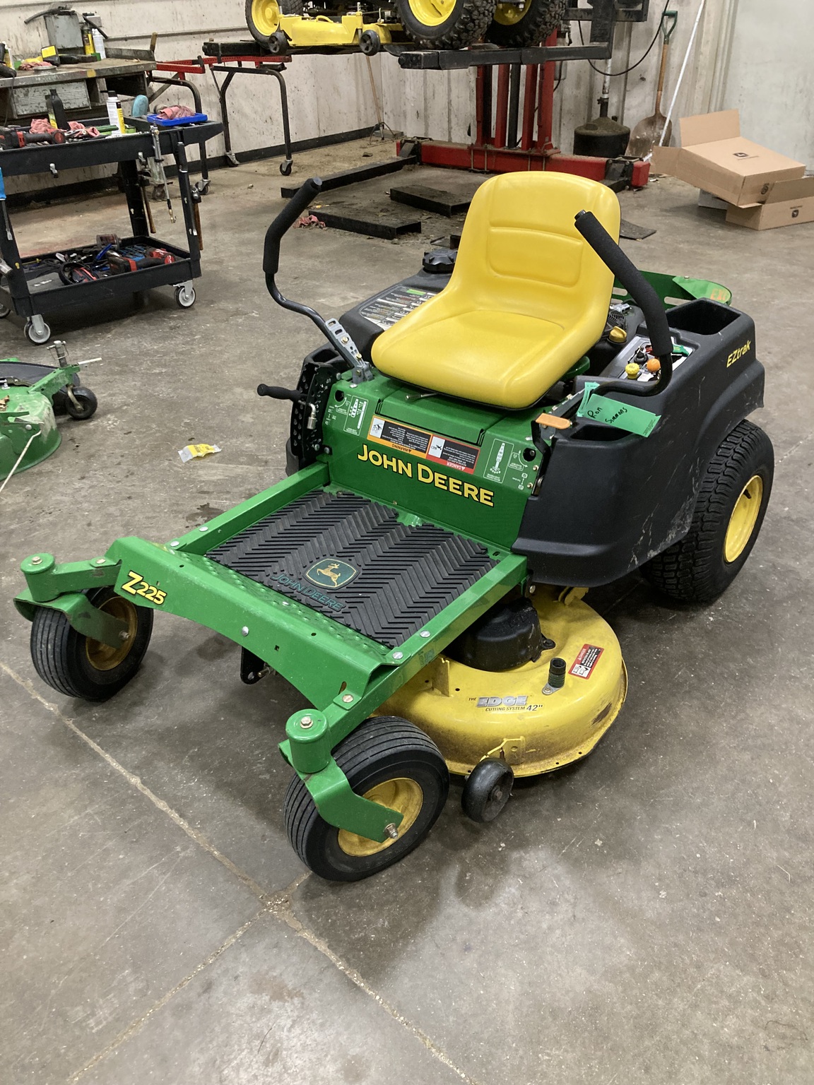2011 John Deere Z225 Image 2