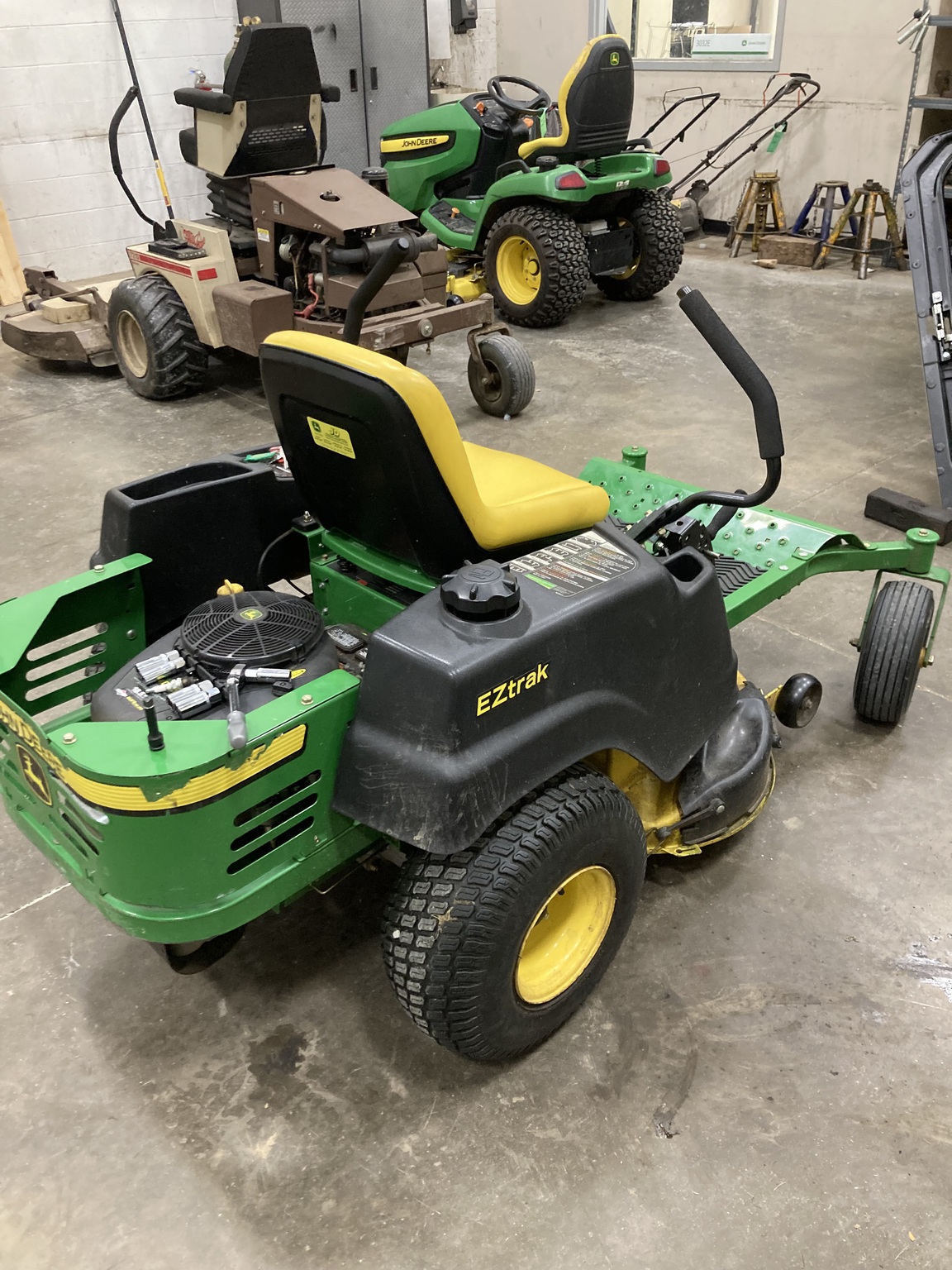 2011 John Deere Z225 Image 3