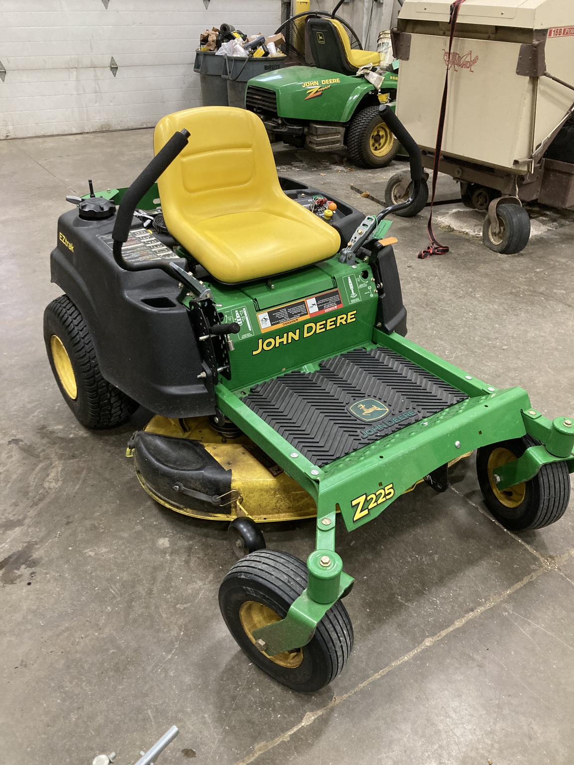 2011 John Deere Z225 Image 4