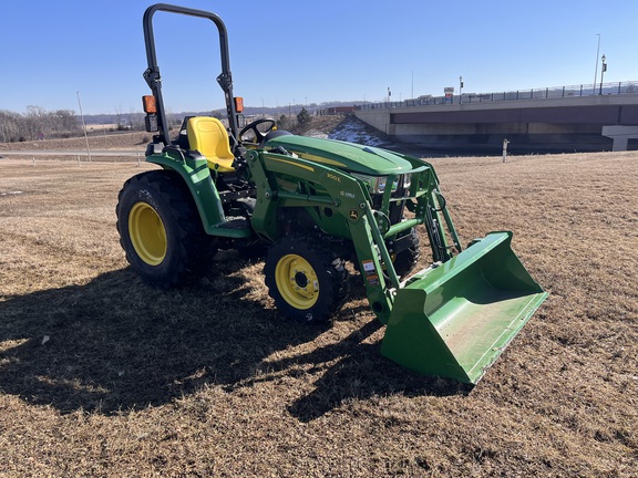 2025 John Deere 3038E - Photo4