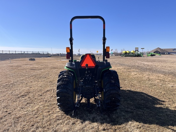 2025 John Deere 3038E - Photo7