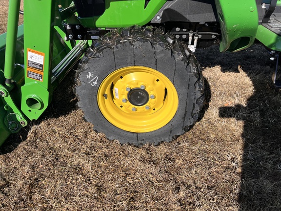 2025 John Deere 3038E - Photo10