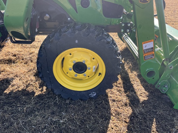 2025 John Deere 3038E - Photo12