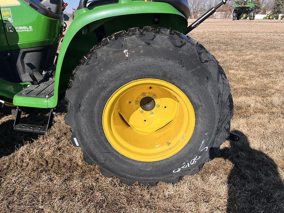 2025 John Deere 3038E - Photo17