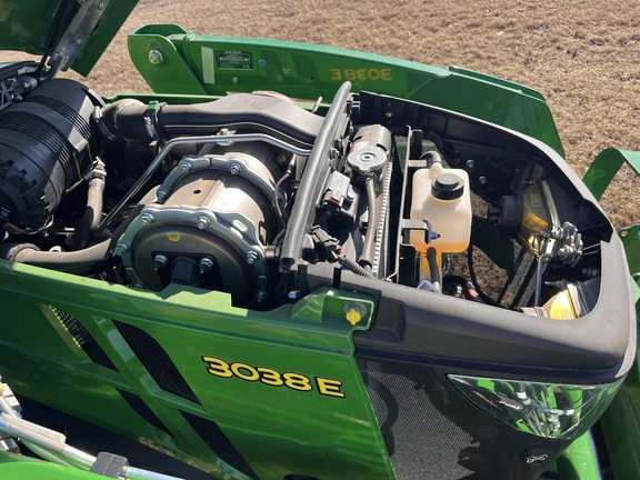 2025 John Deere 3038E - Photo22