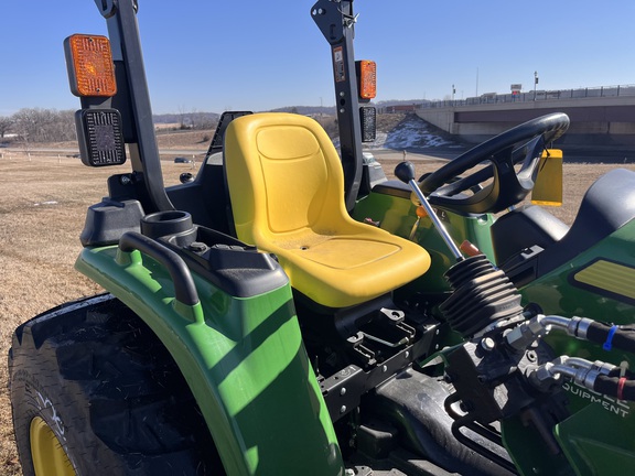 2025 John Deere 3038E - Photo28