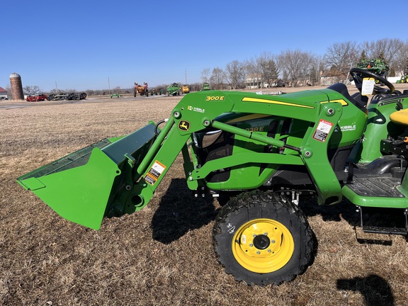 2025 John Deere 3038E - Photo30