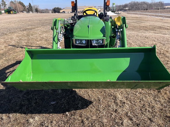2025 John Deere 3038E - Photo33