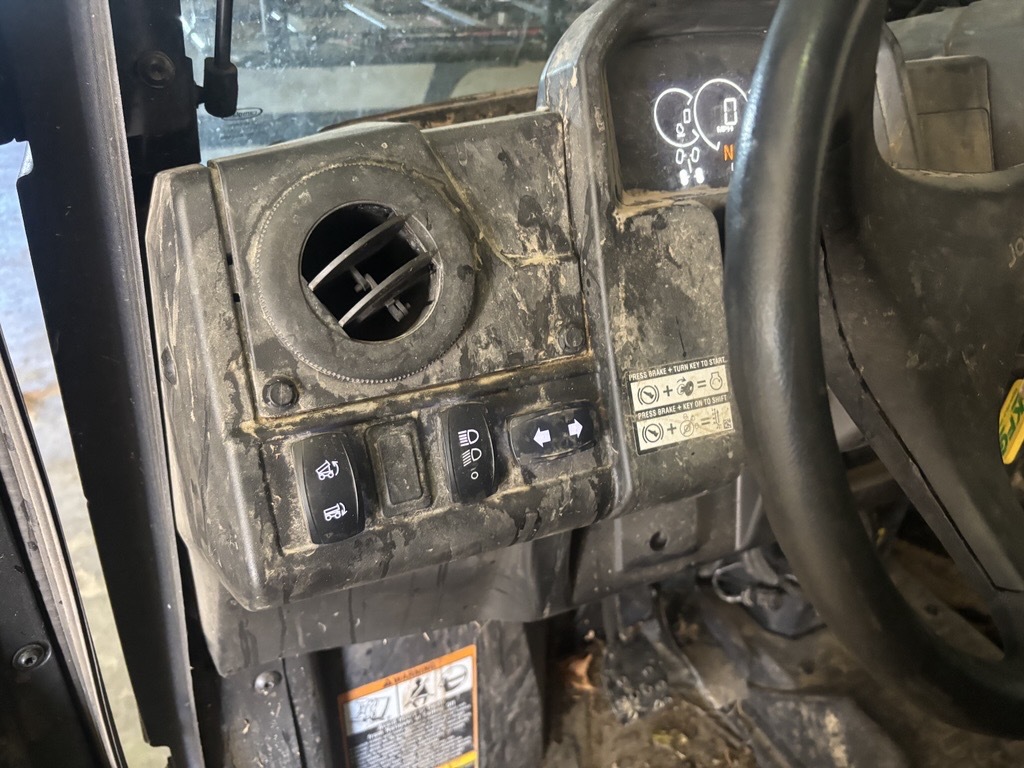 2022 John Deere XUV 835M Image 12