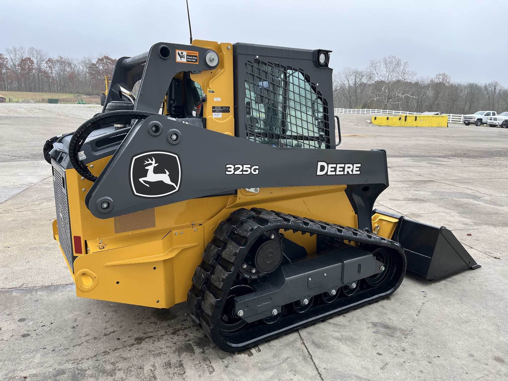 2025 John Deere 325G Image 4