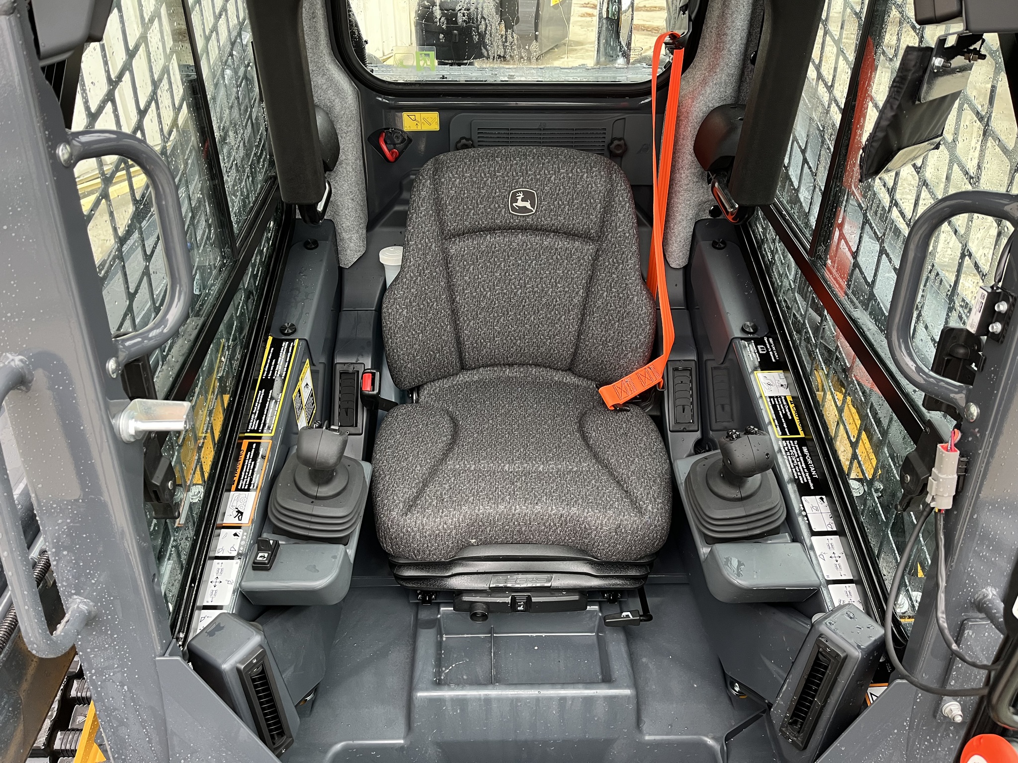 2025 John Deere 325G Image 6