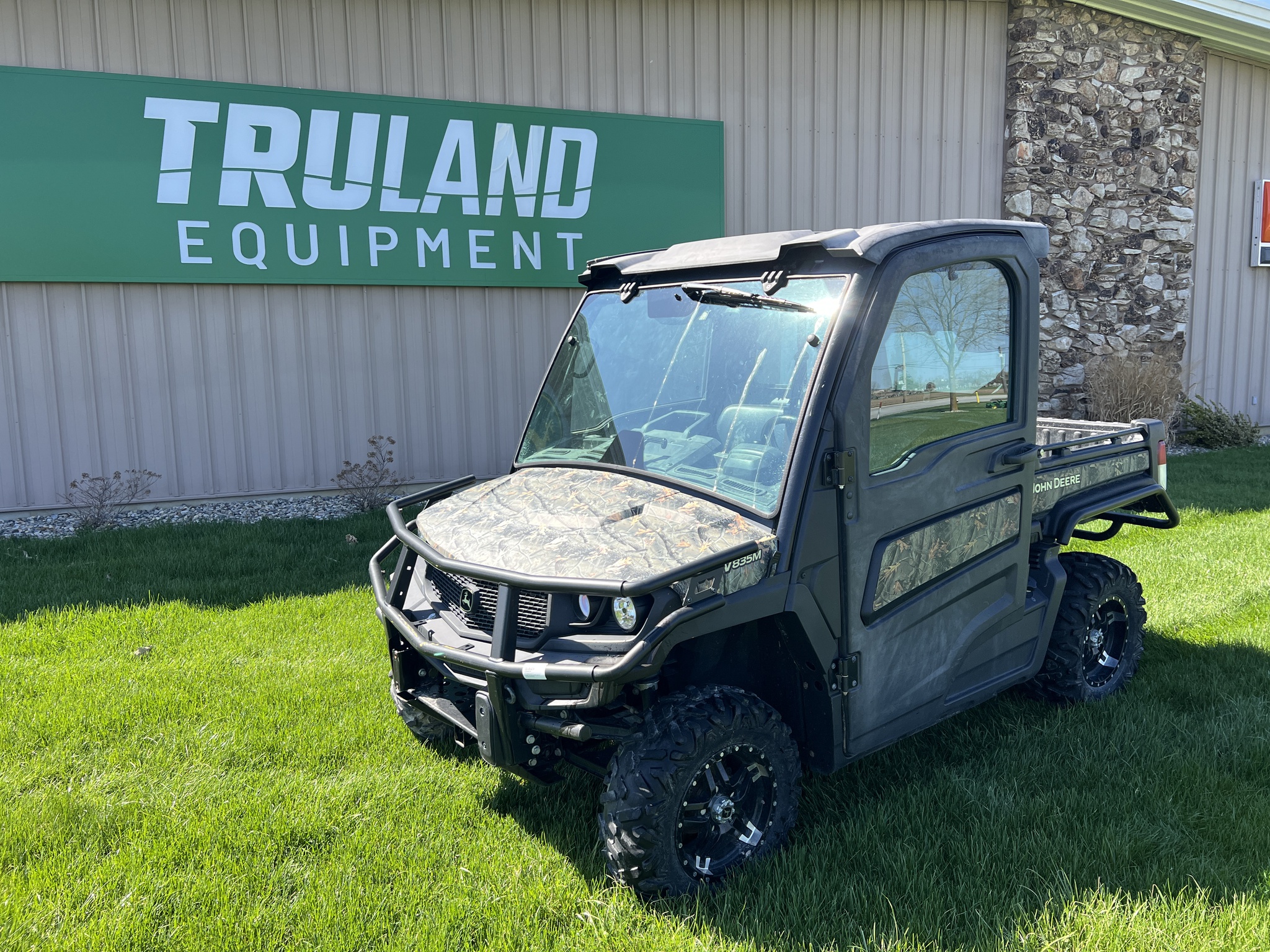 2020 John Deere XUV 835M Image 1