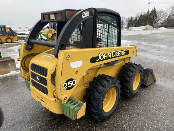 2002 John Deere 250 - Photo5