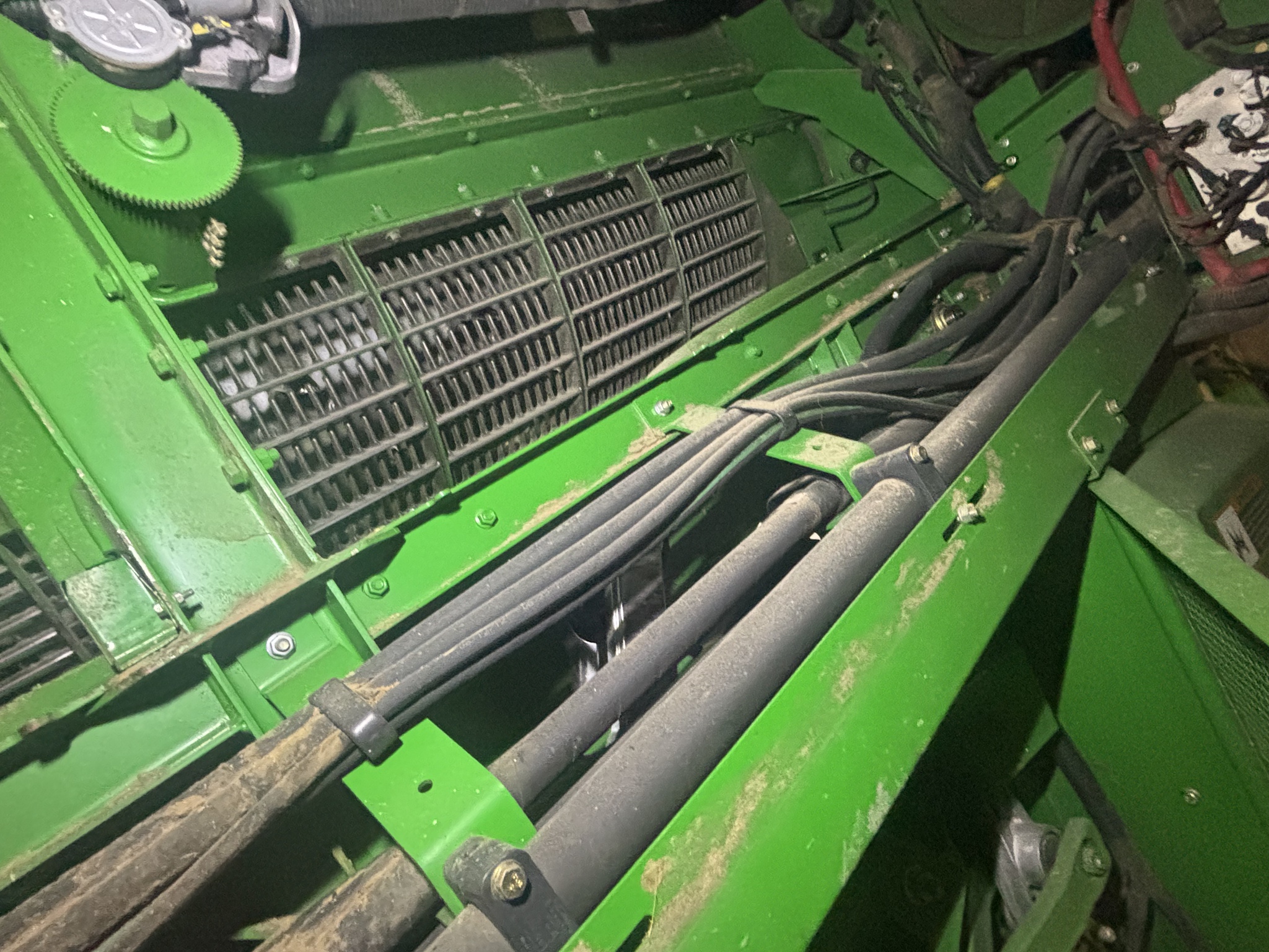 2012 John Deere S680 Image 6