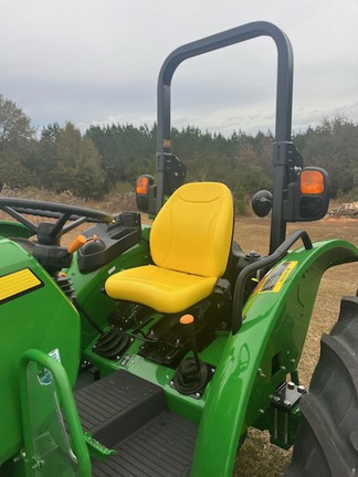 2025 John Deere 5075E Photo 4