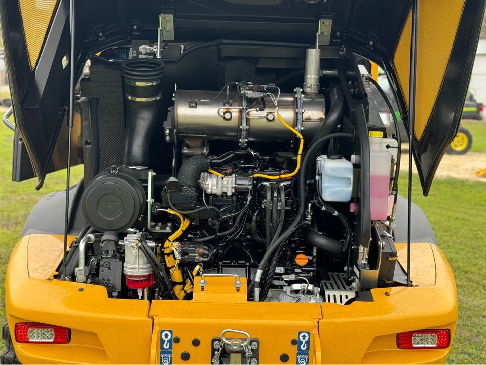 John Deere 244 P Image 6