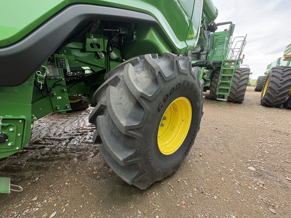 Used 2025 John Deere X9 1000 Combines at Horizon Ag & Turf in Vermilion, AB - Photo9