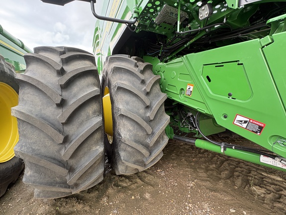 Used 2025 John Deere X9 1000 Combines at Horizon Ag & Turf in Vermilion, AB - Photo10