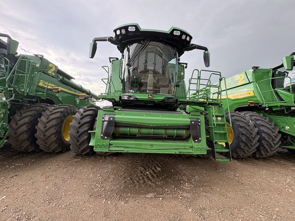 Used 2025 John Deere X9 1000 Combines at Horizon Ag & Turf in Vermilion, AB - Photo6