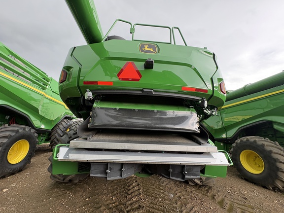 Used 2025 John Deere X9 1000 Combines at Horizon Ag & Turf in Vermilion, AB - Photo7