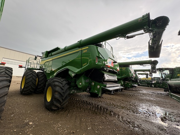 Used 2025 John Deere X9 1000 Combines at Horizon Ag & Turf in Vermilion, AB - Photo5