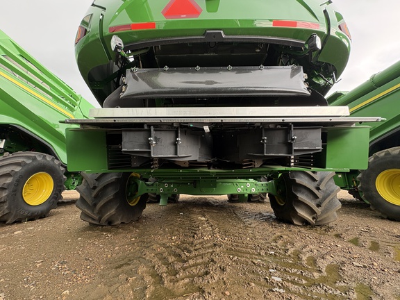 Used 2025 John Deere X9 1000 Combines at Horizon Ag & Turf in Vermilion, AB - Photo8