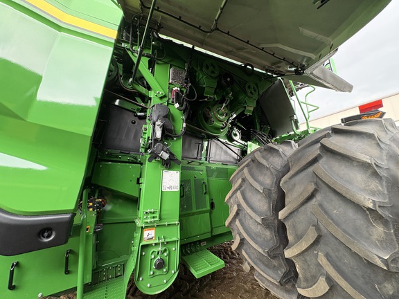 Used 2025 John Deere X9 1000 Combines at Horizon Ag & Turf in Vermilion, AB - Photo13