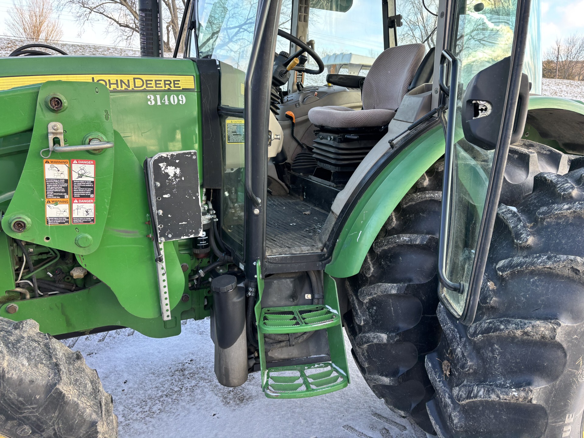 Used 2014 John Deere 5085E Utility Tractors at Koenig Equipment in Germantown, OH - PhotoXL15