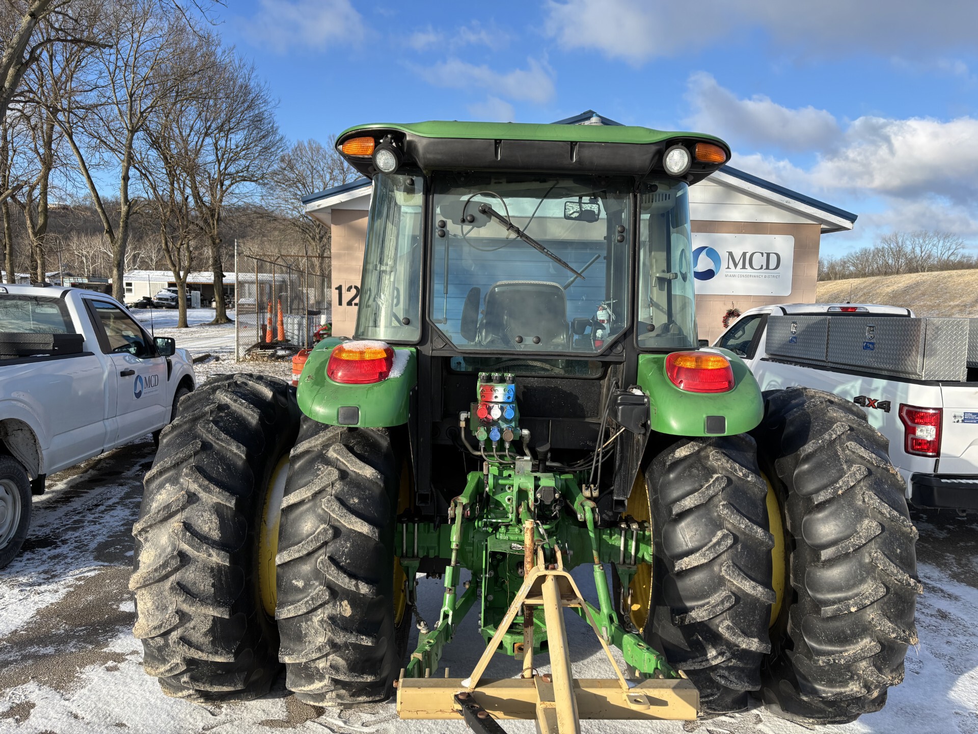 Used 2014 John Deere 5085E Utility Tractors at Koenig Equipment in Germantown, OH - PhotoXL3