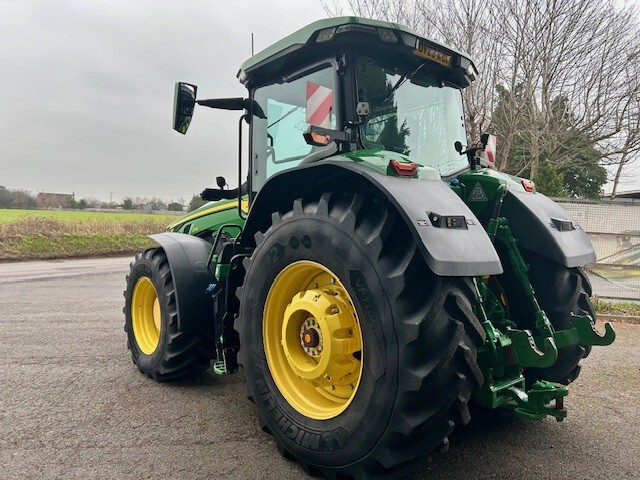 2023 John Deere 8R 370