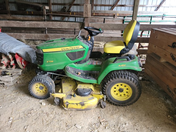 Photo of 2017 John Deere X739